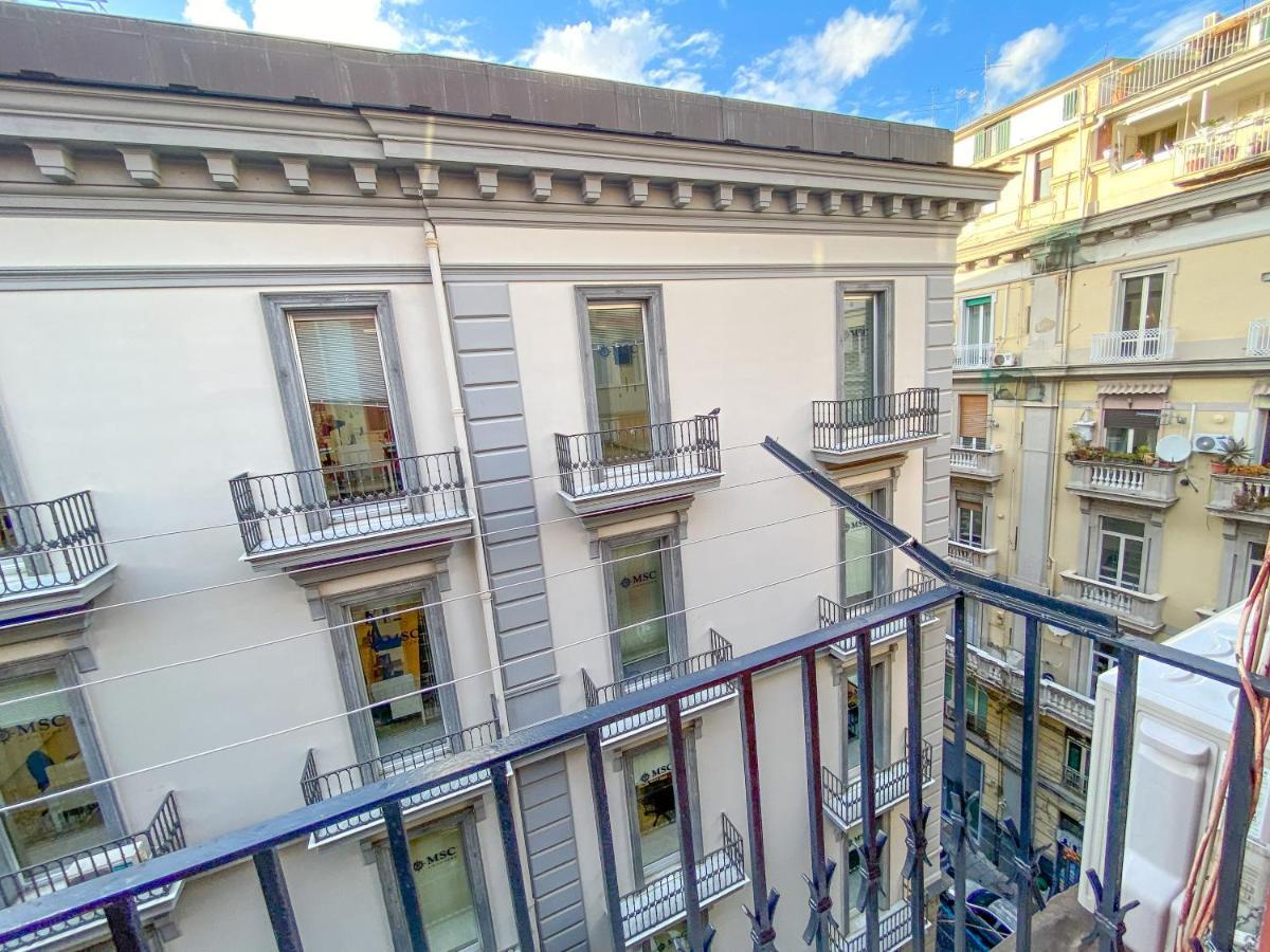Le Casette Di Piazza Borsa เนเปิลส์ ภายนอก รูปภาพ